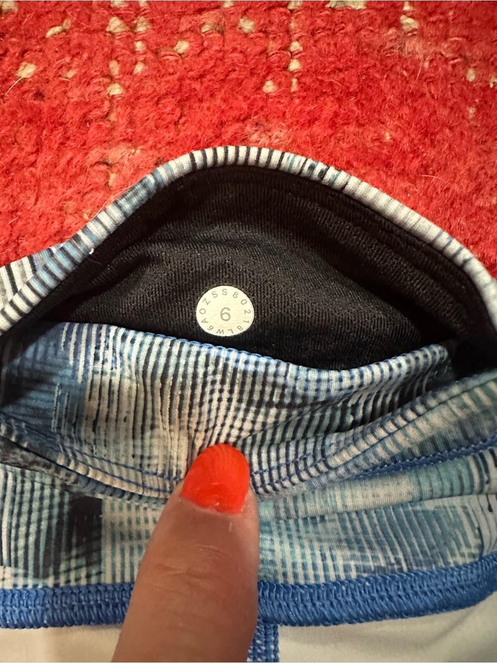 LULULEMON blue print cropped sheer cut out sz 6 - worn once - Picture 5 of 10